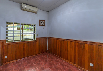 3 Bedroom Commercial Villa For Rent - Beoung Kak 2, Phnom Penh thumbnail