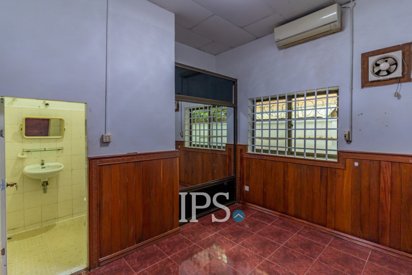 3 Bedroom Commercial Villa For Rent - Beoung Kak 2, Phnom Penh