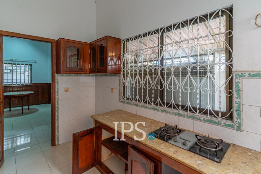 3 Bedroom Commercial Villa For Rent - Beoung Kak 2, Phnom Penh