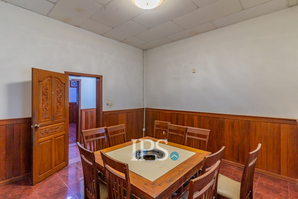 3 Bedroom Commercial Villa For Rent - Beoung Kak 2, Phnom Penh - Image 15