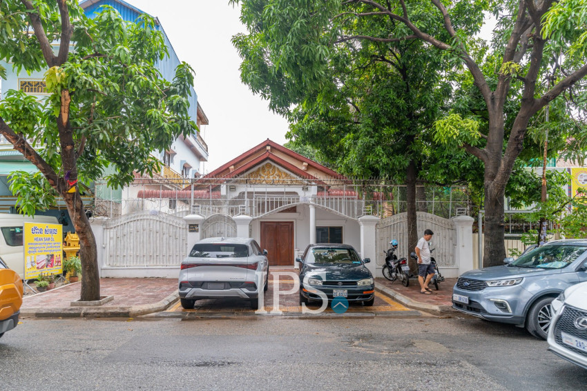 3 Bedroom Commercial Villa For Rent - Beoung Kak 2, Phnom Penh