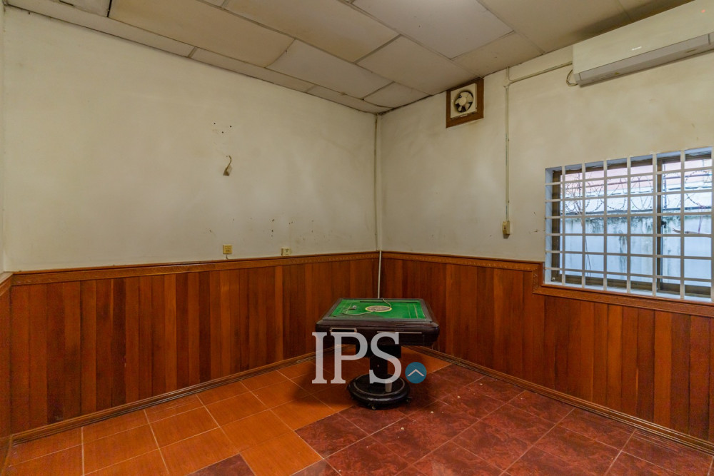 3 Bedroom Commercial Villa For Rent - Beoung Kak 2, Phnom Penh - Image 18