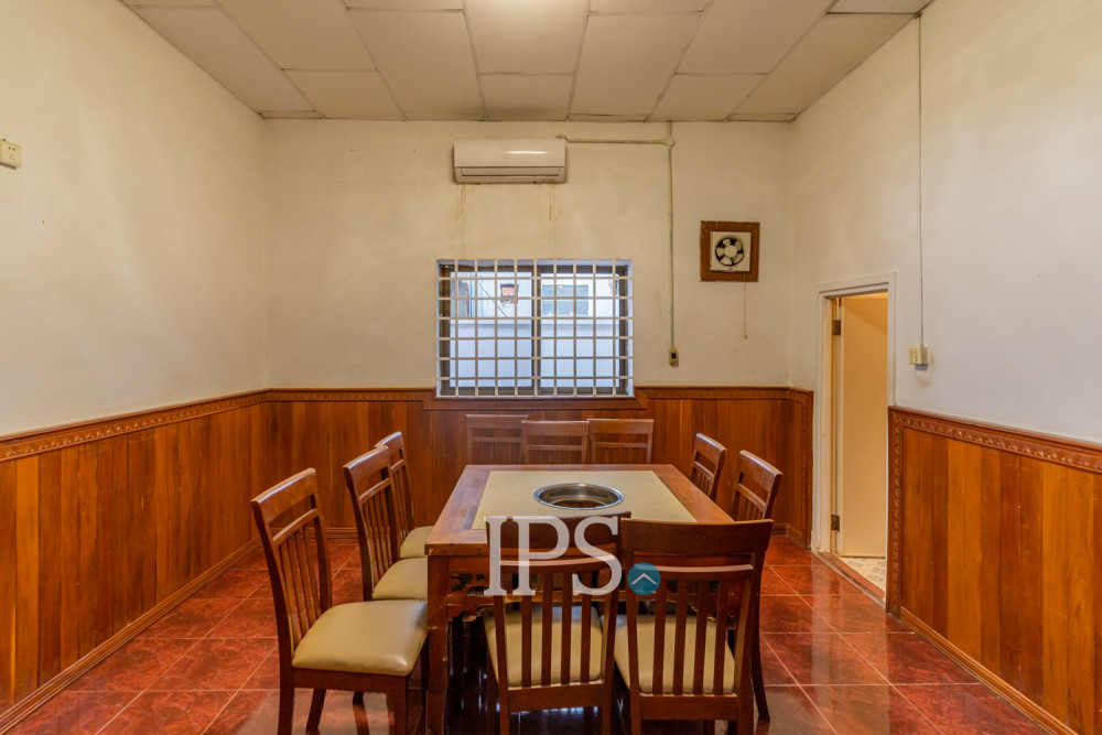 3 Bedroom Commercial Villa For Rent - Beoung Kak 2, Phnom Penh - Image 13