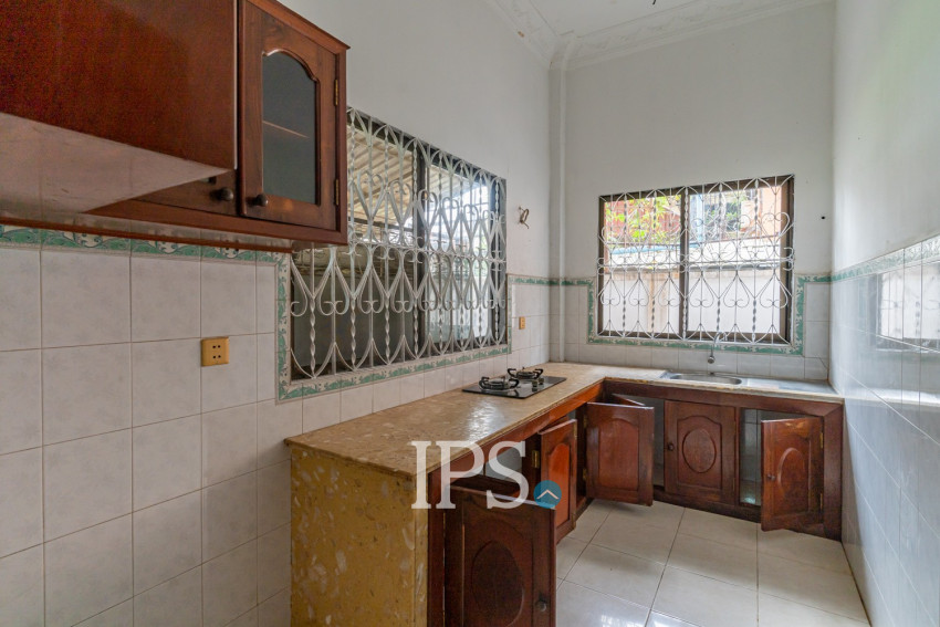 3 Bedroom Commercial Villa For Rent - Beoung Kak 2, Phnom Penh