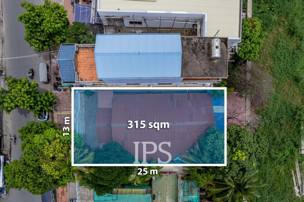 3 Bedroom Commercial Villa For Rent - Beoung Kak 2, Phnom Penh - Image 3