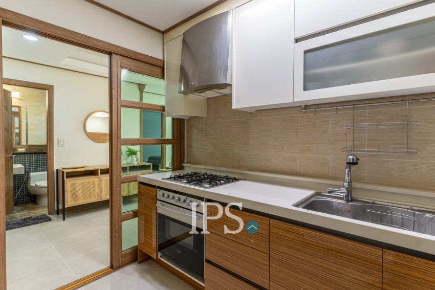 2 Bedroom Condo For Rent - De Castle Royal, BKK1, Phnom Penh