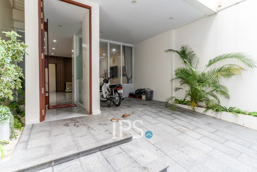 3 Bedroom Townhouse For Rent - BKK1, Phnom Penh