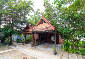 1 Bedroom Compound Wooden House For Rent - Svay Dangkum, Siem Reap thumbnail