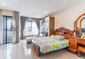 4 Bedroom Link Villa For Rent - Borey Chip Mong  598, Chrang Chamres,  Phnom Penh thumbnail