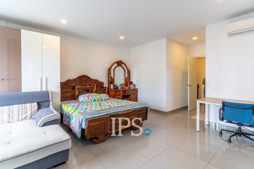 4 Bedroom Link Villa For Rent - Borey Chip Mong  598, Chrang Chamres,  Phnom Penh