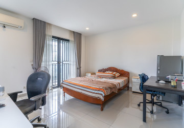 4 Bedroom Link Villa For Rent - Borey Chip Mong  598, Chrang Chamres,  Phnom Penh thumbnail