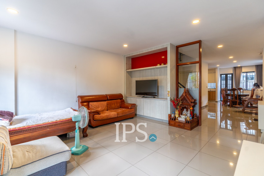 4 Bedroom Link Villa For Rent - Borey Chip Mong  598, Chrang Chamres,  Phnom Penh