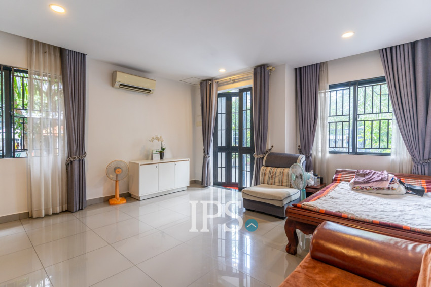 4 Bedroom Link Villa For Rent - Borey Chip Mong  598, Chrang Chamres,  Phnom Penh