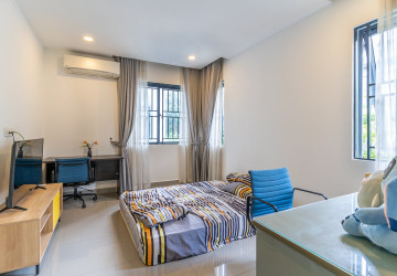 4 Bedroom Link Villa For Rent - Borey Chip Mong  598, Chrang Chamres,  Phnom Penh thumbnail