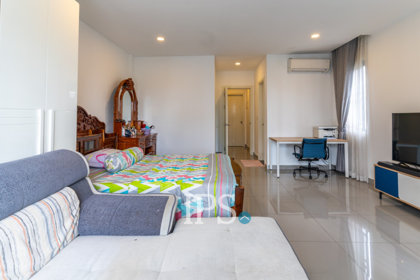 4 Bedroom Link Villa For Rent - Borey Chip Mong  598, Chrang Chamres,  Phnom Penh