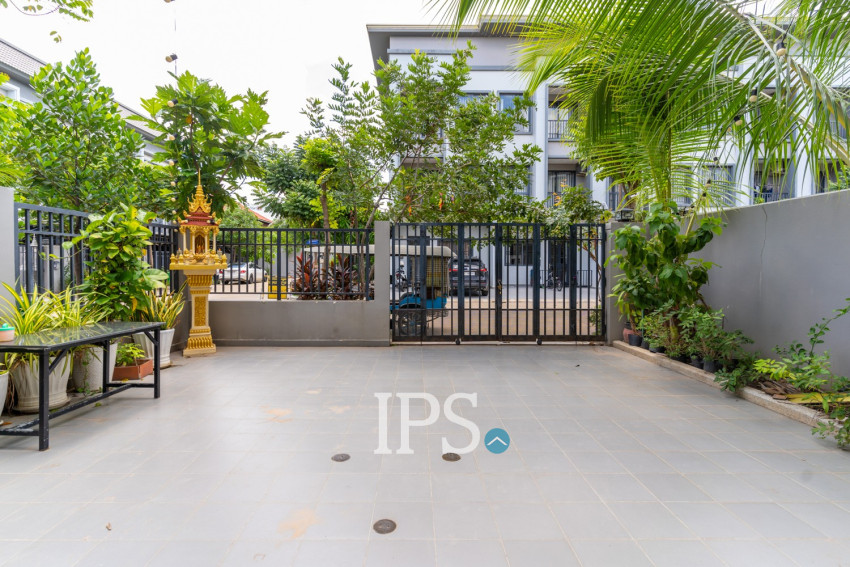 4 Bedroom Link Villa For Rent - Borey Chip Mong  598, Chrang Chamres,  Phnom Penh