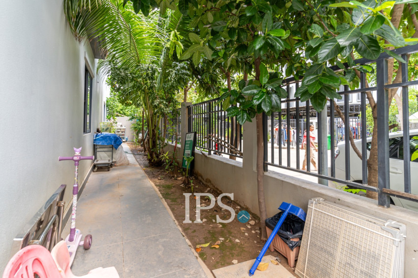 4 Bedroom Link Villa For Rent - Borey Chip Mong  598, Chrang Chamres,  Phnom Penh