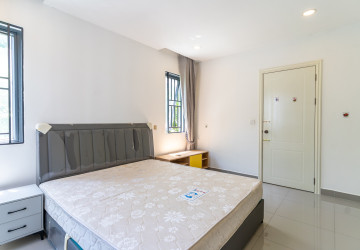 4 Bedroom Link Villa For Rent - Borey Chip Mong  598, Chrang Chamres,  Phnom Penh thumbnail