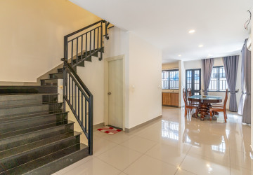 4 Bedroom Link Villa For Rent - Borey Chip Mong  598, Chrang Chamres,  Phnom Penh thumbnail