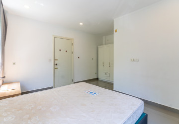 4 Bedroom Link Villa For Rent - Borey Chip Mong  598, Chrang Chamres,  Phnom Penh thumbnail