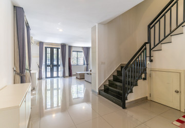 4 Bedroom Link Villa For Rent - Borey Chip Mong  598, Chrang Chamres,  Phnom Penh thumbnail