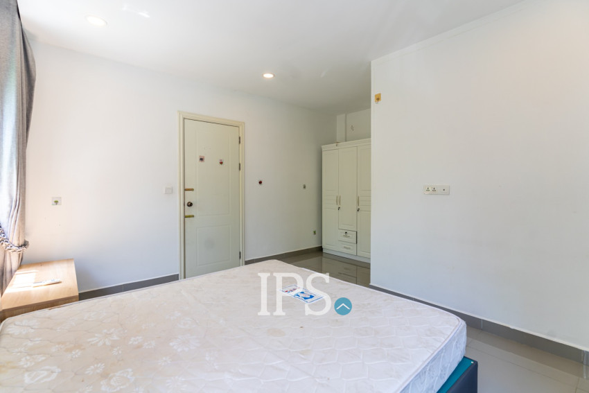 4 Bedroom Link Villa For Rent - Borey Chip Mong  598, Chrang Chamres,  Phnom Penh