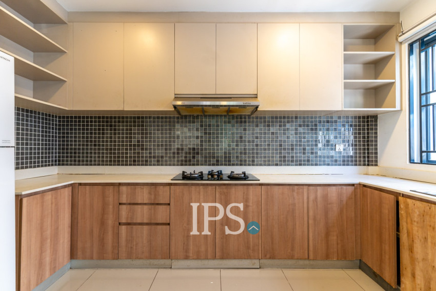 4 Bedroom Link Villa For Rent - Borey Chip Mong  598, Chrang Chamres,  Phnom Penh