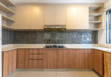 4 Bedroom Link Villa For Rent - Borey Chip Mong  598, Chrang Chamres,  Phnom Penh thumbnail