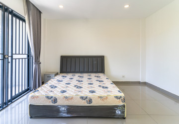 4 Bedroom Link Villa For Rent - Borey Chip Mong  598, Chrang Chamres,  Phnom Penh thumbnail