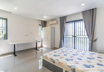 4 Bedroom Link Villa For Rent - Borey Chip Mong  598, Chrang Chamres,  Phnom Penh thumbnail