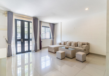 4 Bedroom Link Villa For Rent - Borey Chip Mong  598, Chrang Chamres,  Phnom Penh thumbnail