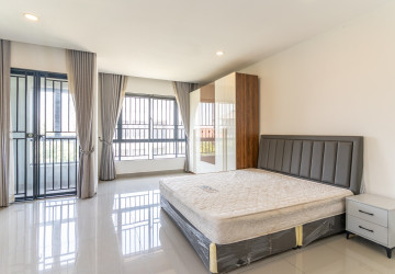 4 Bedroom Link Villa For Rent - Borey Chip Mong  598, Chrang Chamres,  Phnom Penh thumbnail