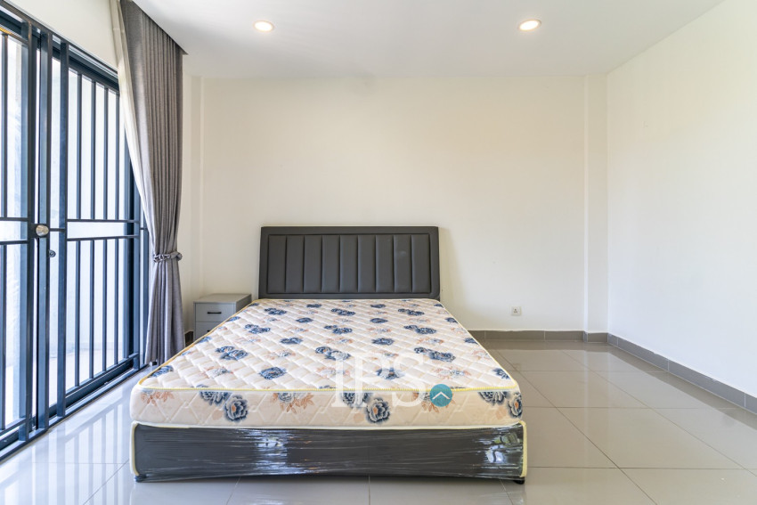 4 Bedroom Link Villa For Rent - Borey Chip Mong  598, Chrang Chamres,  Phnom Penh