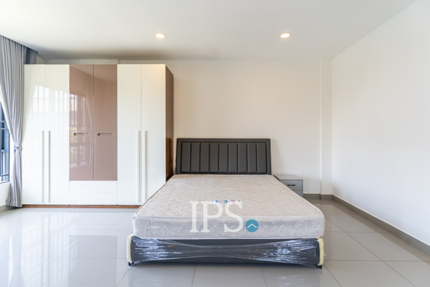 4 Bedroom Link Villa For Rent - Borey Chip Mong  598, Chrang Chamres,  Phnom Penh