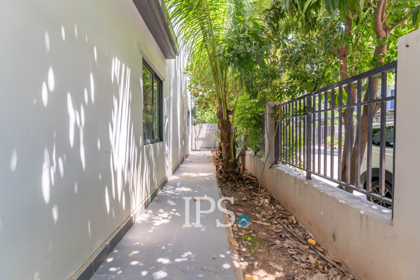4 Bedroom Link Villa For Rent - Borey Chip Mong  598, Chrang Chamres,  Phnom Penh
