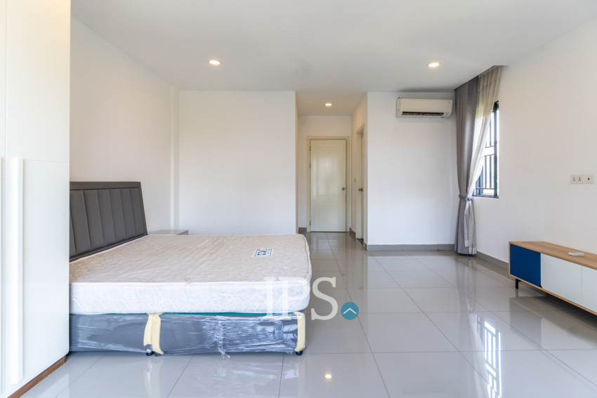 4 Bedroom Link Villa For Rent - Borey Chip Mong  598, Chrang Chamres,  Phnom Penh