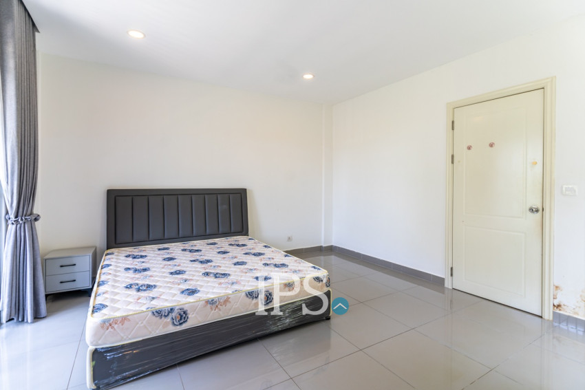 4 Bedroom Link Villa For Rent - Borey Chip Mong  598, Chrang Chamres,  Phnom Penh