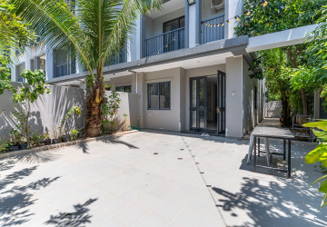 4 Bedroom Link Villa For Rent - Borey Chip Mong  598, Chrang Chamres,  Phnom Penh thumbnail