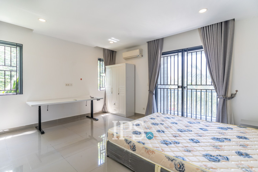 4 Bedroom Link Villa For Rent - Borey Chip Mong  598, Chrang Chamres,  Phnom Penh