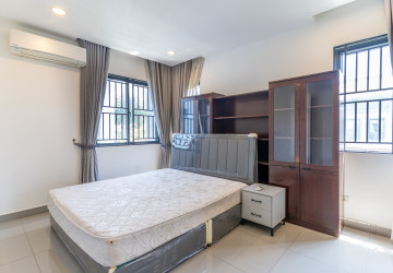 4 Bedroom Link Villa For Rent - Borey Chip Mong  598, Chrang Chamres,  Phnom Penh thumbnail