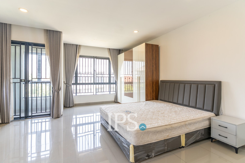 4 Bedroom Link Villa For Rent - Borey Chip Mong  598, Chrang Chamres,  Phnom Penh