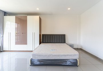 4 Bedroom Link Villa For Rent - Borey Chip Mong  598, Chrang Chamres,  Phnom Penh thumbnail