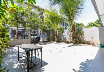 4 Bedroom Link Villa For Rent - Borey Chip Mong  598, Chrang Chamres,  Phnom Penh thumbnail