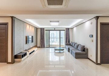 3 Bedroom Condo For Sale - De Castle Royal, BKK1, Phnom Penh thumbnail