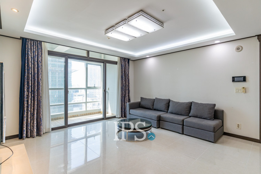 8th Floor 3 Bedroom Condo For Sale - De Castle Royal, BKK1, Phnom Penh