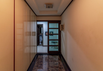 8th Floor 3 Bedroom Condo For Sale - De Castle Royal, BKK1, Phnom Penh thumbnail