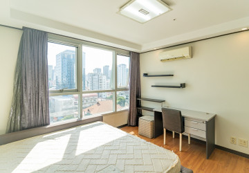 3 Bedroom Condo For Sale - De Castle Royal, BKK1, Phnom Penh thumbnail