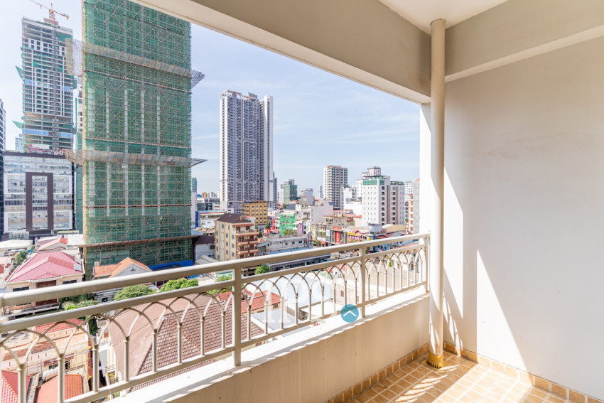 3 Bedroom Condo For Sale - De Castle Royal, BKK1, Phnom Penh