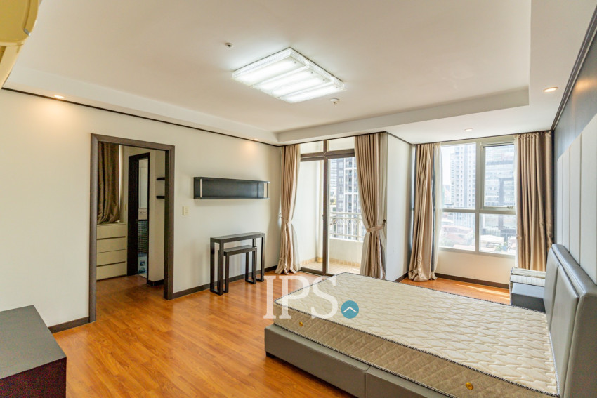 3 Bedroom Condo For Sale - De Castle Royal, BKK1, Phnom Penh