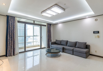 8th Floor 3 Bedroom Condo For Sale - De Castle Royal, BKK1, Phnom Penh thumbnail